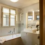 Louvre Elegant Apartment *