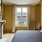 Louvre Elegant Apartment Paris