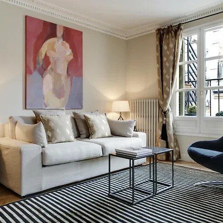 Louvre Elegant Apartment Paris