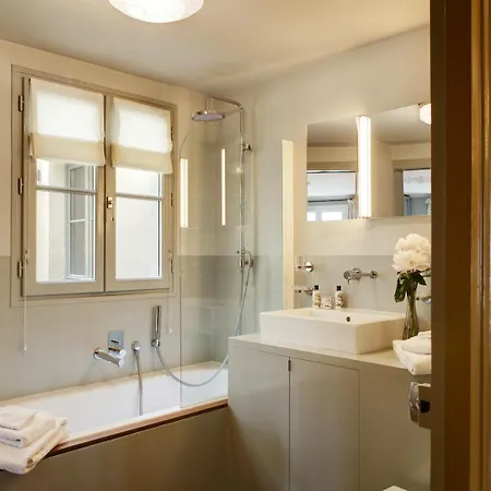 Louvre Elegant Apartment *