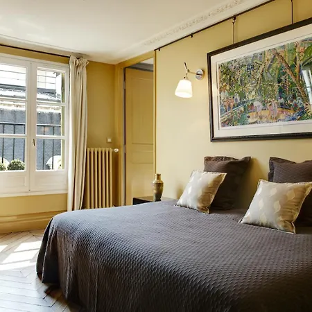 Louvre Elegant Apartment