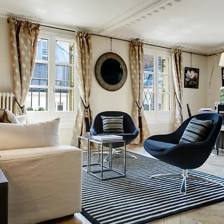 Louvre Elegant Apartment Paris