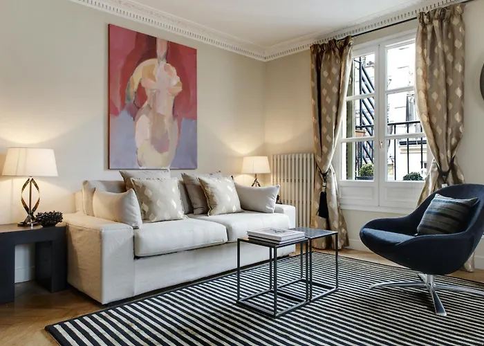 Louvre Elegant Apartment Paris