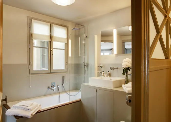 Louvre Elegant Apartment *