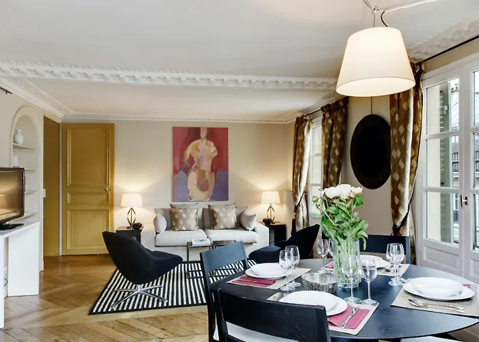 Louvre Elegant Apartment *