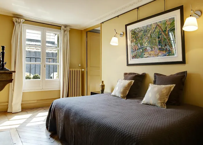 Louvre Elegant Apartment
