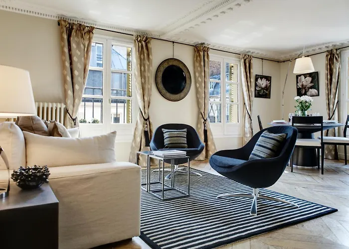 Louvre Elegant Apartment Paris